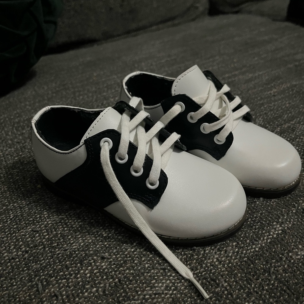 Stride Rite Navy and White saddle oxfords